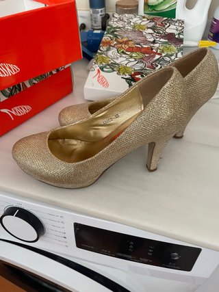 Zapatos de Tacón Dorados Kisskiss Talla 38
