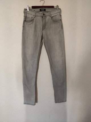 Jeans Pitillo Hombre Gris
