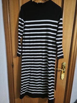 Vestido Midi de Punto a Rayas Zara
