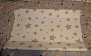 Cambiador para bebé con estampado de estrellas