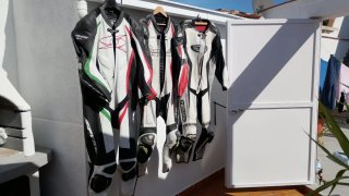 3 Monos de Moto de Cuero