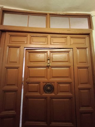 Puerta Antigua de Madera con Cuarterones