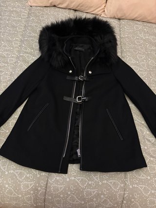 Abrigo Zara Negro con Capucha