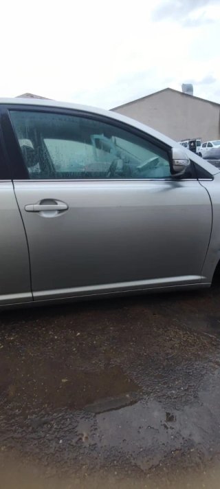 Puerta Delantera Derecha Toyota Avensis