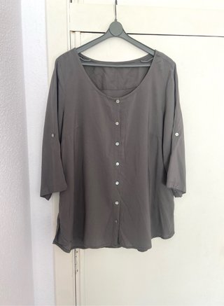 Blusa Gris con Botones