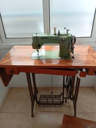 Máquina de coser Refrey Transforma