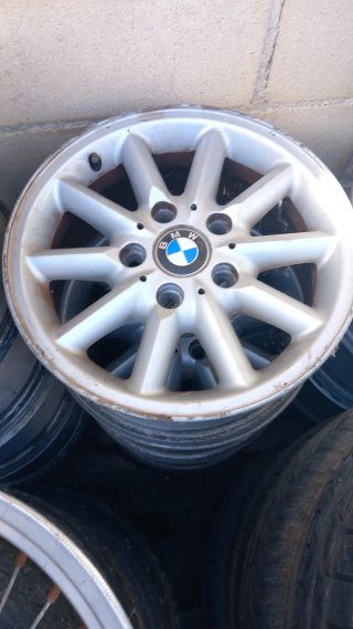 4 Llantas BMW 15 pulgadas.