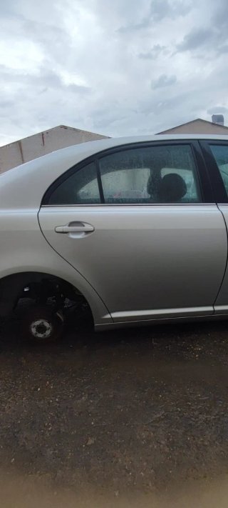 Puerta Trasera Derecha Toyota Avensis