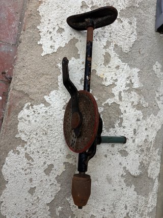 Taladro manual antiguo
