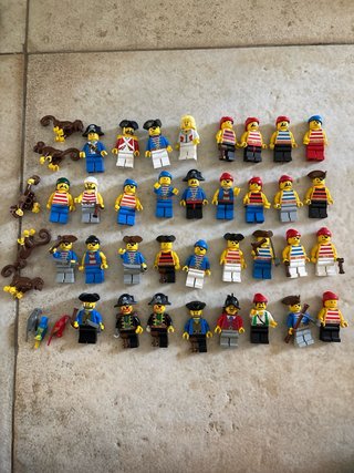 Set di 35 Minifigure LEGO Pirati