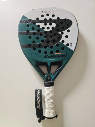 Pala de pádel Bullpadel Hack 04 2025