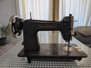 Máquina de coser antigua Wertheim