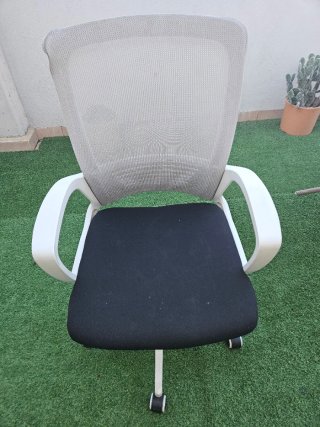 Silla de oficina con respaldo de malla