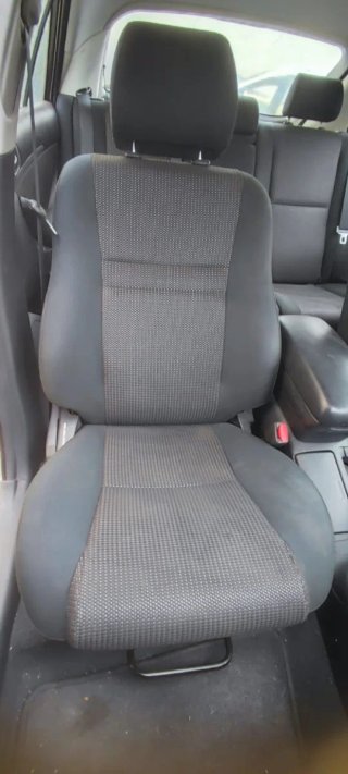 Asiento delantero derecho Toyota Avensis