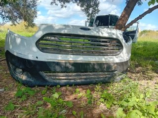 Parachoques delantero Ford Transit Courier