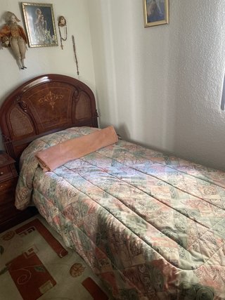Cama de 90 con cabecero de madera y piecero