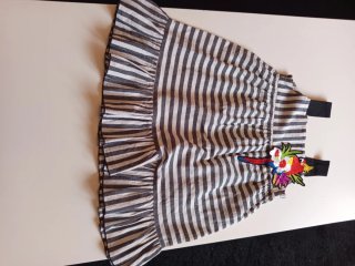Vestido de Niña a Rayas con Aplique