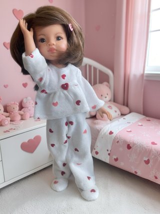 Pijama con corazones para muñeca Paola