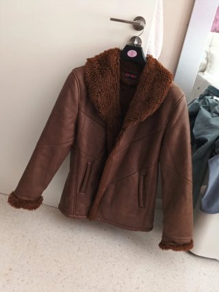 Abrigo Marrón con Interior de Pelo