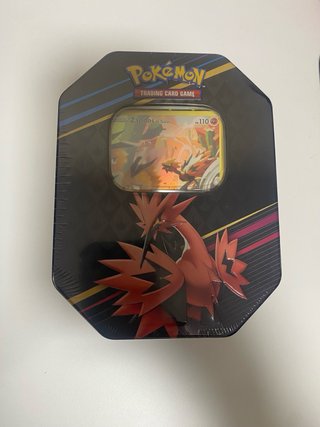 Lata Pokémon Cenit Supremo: Zapdos de Galar