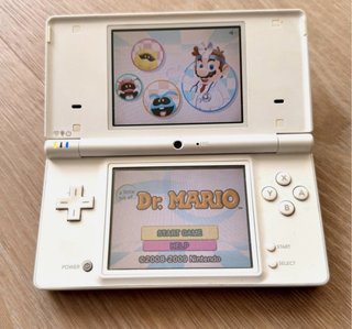 Nintendo DSi Blanca + 42 juegos