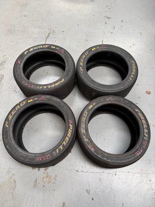 4 Neumáticos Slick Pirelli P Zero 18