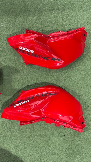 Carenados Laterales Ducati Monster 937 Rojos