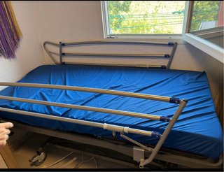 Cama Articulada con Barandillas seminueva