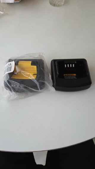 2 Bases Carga Motorola Walkie ( No incluye cable)