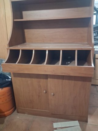 Aparador de madera para restaurante