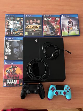 PlayStation 4 con 2 mandos y 6 juegos