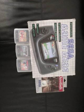Sega Game Gear con juegos