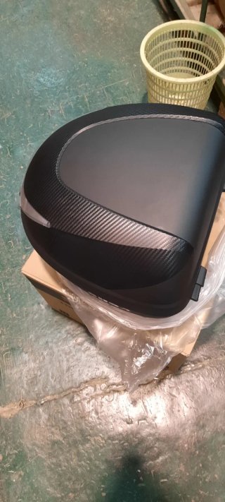Baúl Sh34 para Moto con Acabado en Carbono