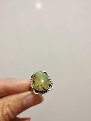 Anillo de Plata de Ley con Piedra Verde