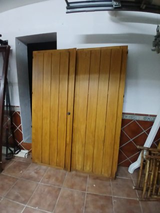 Portón de Madera Maciza