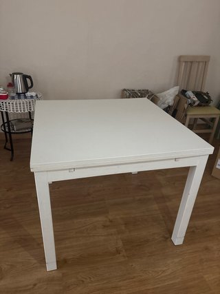 Mesa de comedor extensible blanca