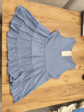 Camiseta de tirantes azul con volantes
