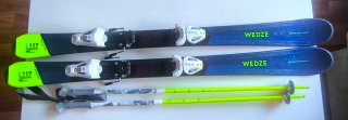 ESQUÍS WEDZE BOOST 500  117 CM+ BASTONES REGULABLE