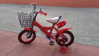 Bicicleta Infantil Roja con Cesta
