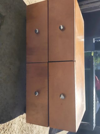 Cajonera de madera con ruedas