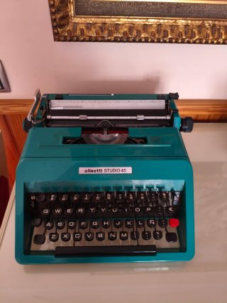 Máquina de escribir Olivetti Studio 45