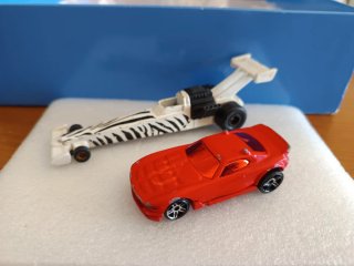hot wheels. 2 coches x 1€.