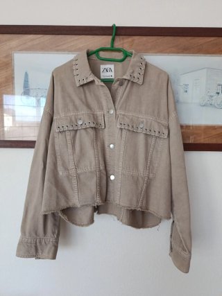 Cazadora vaquera beige Zara