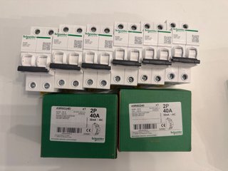 Lote de componentes eléctricos Schneider