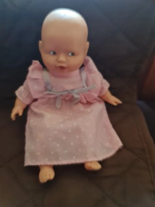 Muñeco Corolle con vestido rosa