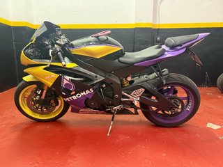 Yamaha R6 Sportbike