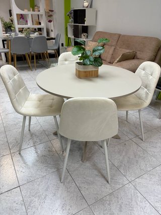 Mesa de comedor blanca+sillas de terciopelo nuevas