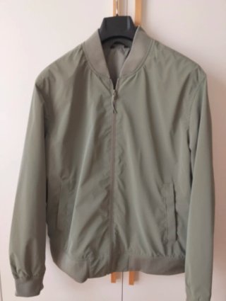 Chaqueta tipo bomber verde oliva