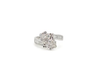 049-01-00505Anillo de Oro Blanco 18k con Diamantes