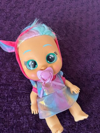 Muñeca con pelo multicolor y chupete